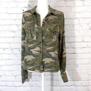 🌹Rue21 Camo blouse Sz L